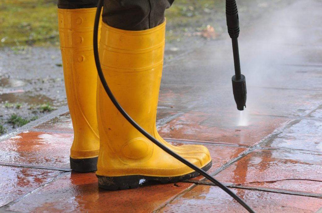 How to start a pressure washing business guide